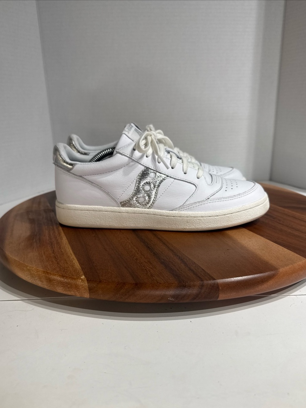 SAUCONY JAZZ COURT White Leather/PU Lace Up Athletic Shoes Women’s Size 8